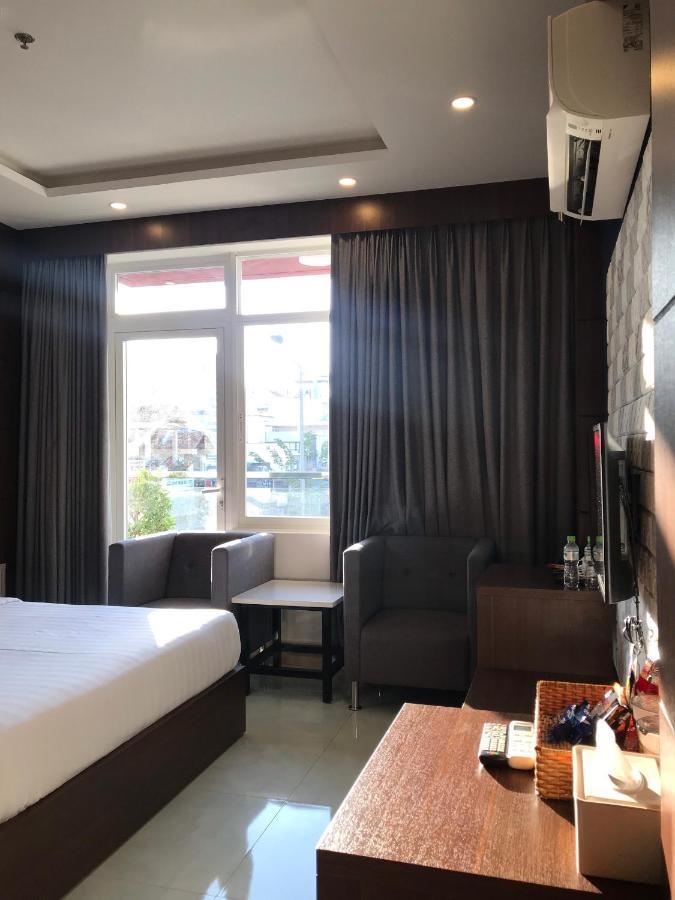 Quoc Thanh Hotel Long Khanh エクステリア 写真