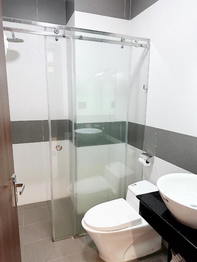 Quoc Thanh Hotel Long Khanh エクステリア 写真