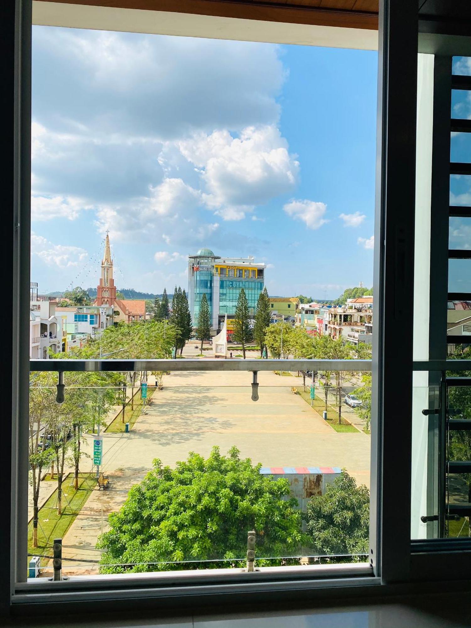 Quoc Thanh Hotel Long Khanh エクステリア 写真